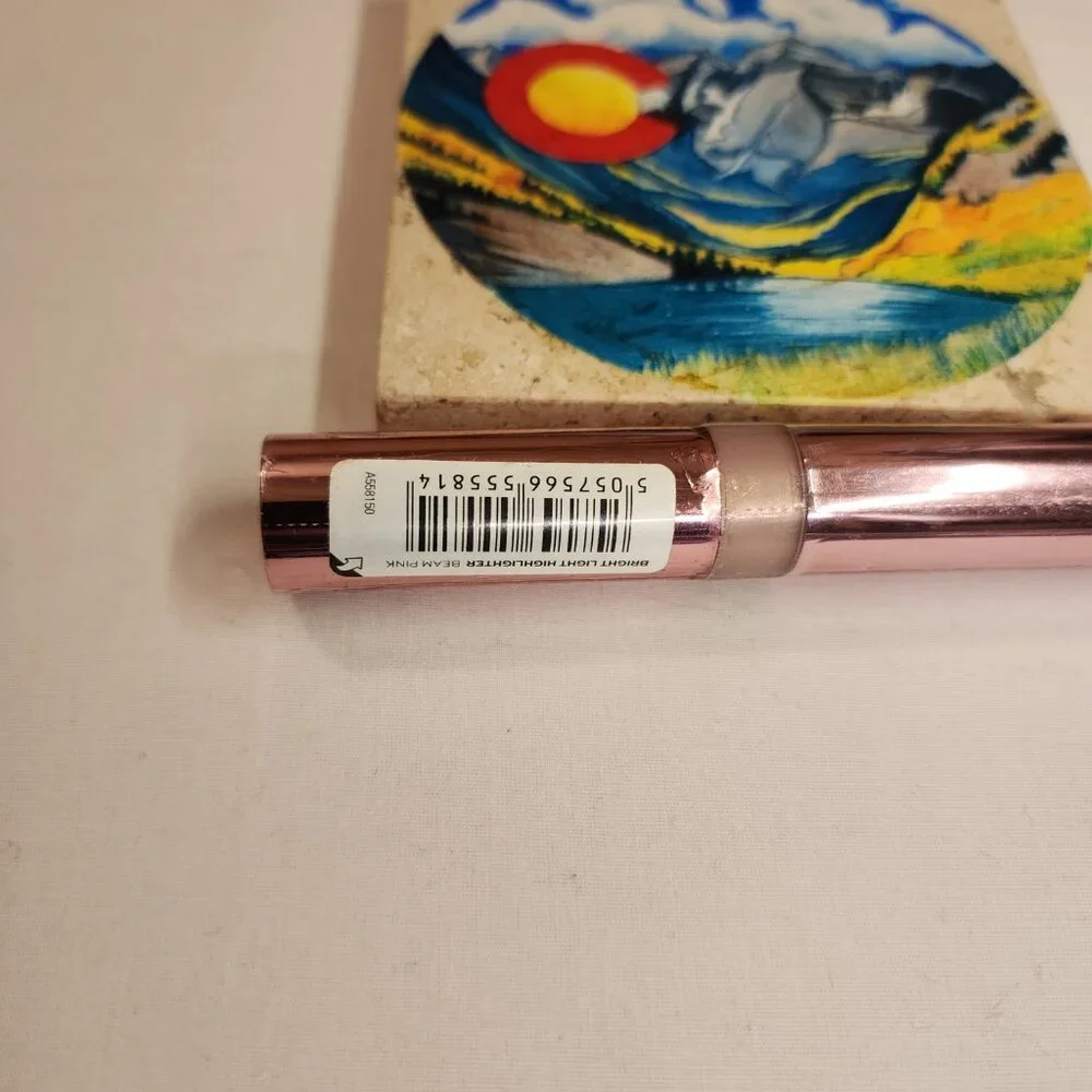 Makeup Revolution Bright Light Highlighter - Pink